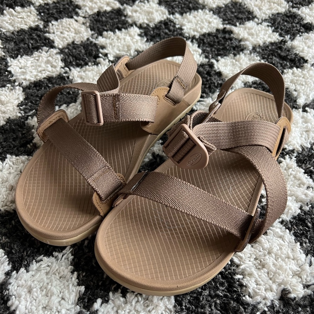 Mens chacos